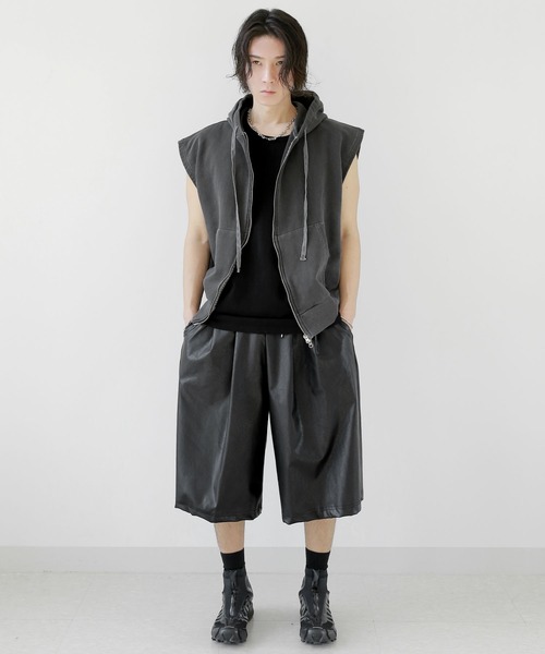 minsobi（ミンソビ）の「ピグメントウォッシュ フードジップベスト ユニセックス スウェットベスト（ベスト・メンズ・グレー/チャコールグレー・FREE）」の12枚目の写真