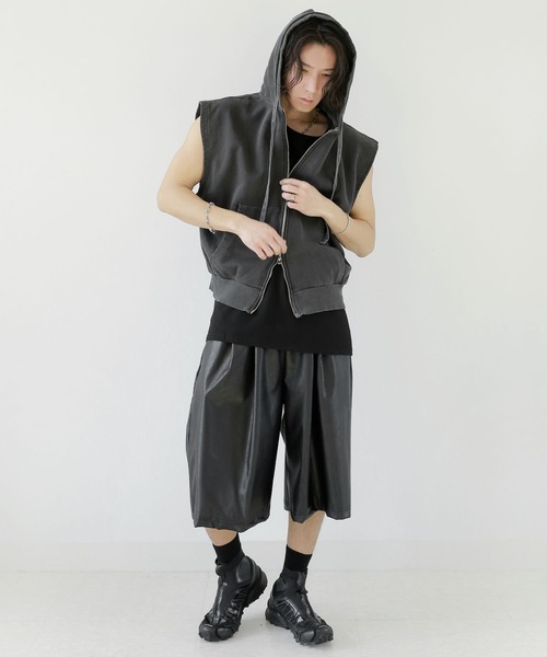 minsobi（ミンソビ）の「ピグメントウォッシュ フードジップベスト ユニセックス スウェットベスト（ベスト・メンズ・グレー/チャコールグレー・FREE）」の11枚目の写真