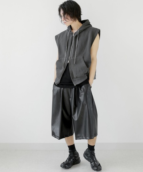 minsobi（ミンソビ）の「ピグメントウォッシュ フードジップベスト ユニセックス スウェットベスト（ベスト・メンズ・グレー/チャコールグレー・FREE）」の8枚目の写真