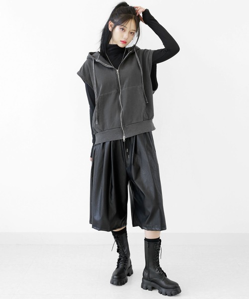 minsobi（ミンソビ）の「ピグメントウォッシュ フードジップベスト ユニセックス スウェットベスト（ベスト・メンズ・グレー/チャコールグレー・FREE）」の6枚目の写真