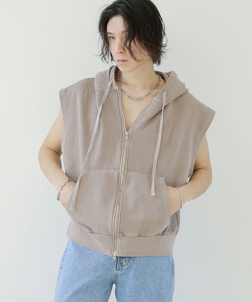 minsobi（ミンソビ）の「ピグメントウォッシュ フードジップベスト ユニセックス スウェットベスト（ベスト・メンズ・グレー/チャコールグレー・FREE）」の4枚目の写真