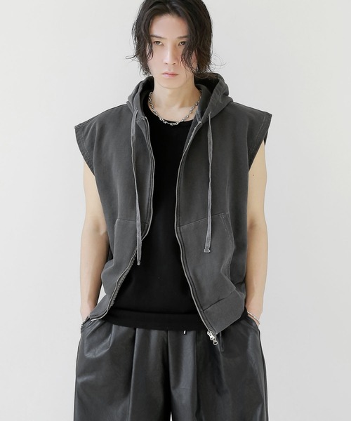 minsobi（ミンソビ）の「ピグメントウォッシュ フードジップベスト ユニセックス スウェットベスト（ベスト・メンズ・グレー/チャコールグレー・FREE）」の3枚目の写真