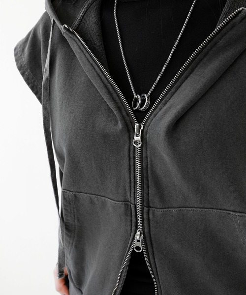 minsobi（ミンソビ）の「ピグメントウォッシュ フードジップベスト ユニセックス スウェットベスト（ベスト・メンズ・グレー/チャコールグレー・FREE）」の21枚目の写真