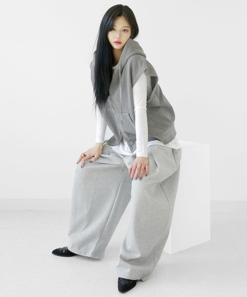 minsobi（ミンソビ）の「ピグメントウォッシュ フードジップベスト ユニセックス スウェットベスト（ベスト・メンズ・グレー/チャコールグレー・FREE）」の17枚目の写真