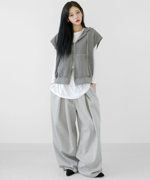 minsobi（ミンソビ）の「ピグメントウォッシュ フードジップベスト ユニセックス スウェットベスト（ベスト・メンズ・グレー/チャコールグレー・FREE）」の16枚目の写真