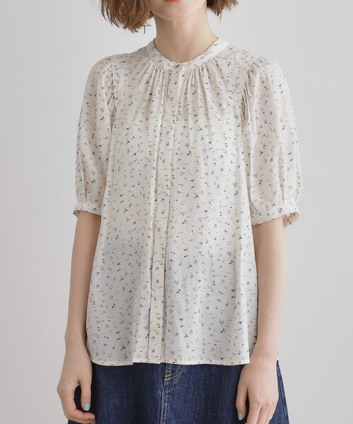 grove(グローブ)の「【洗える】ヴィンテージサテンウイングスリーブブラウス(シャツ/ブラウス・レディース・オフホワイト/チャコールグレー/ホワイト系3/ネイビー系/ピンク・02/03/01/04/05)」の6枚目の写真