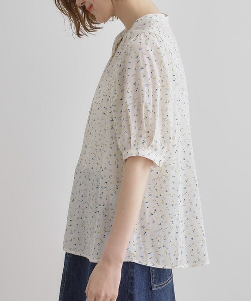 grove(グローブ)の「【洗える】ヴィンテージサテンウイングスリーブブラウス(シャツ/ブラウス・レディース・オフホワイト/チャコールグレー/ホワイト系3/ネイビー系/ピンク・02/03/01/04/05)」の7枚目の写真