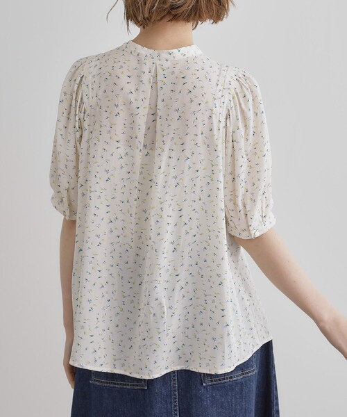 grove(グローブ)の「【洗える】ヴィンテージサテンウイングスリーブブラウス(シャツ/ブラウス・レディース・オフホワイト/チャコールグレー/ホワイト系3/ネイビー系/ピンク・02/03/01/04/05)」の8枚目の写真