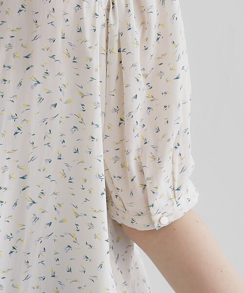 grove(グローブ)の「【洗える】ヴィンテージサテンウイングスリーブブラウス(シャツ/ブラウス・レディース・オフホワイト/チャコールグレー/ホワイト系3/ネイビー系/ピンク・02/03/01/04/05)」の11枚目の写真