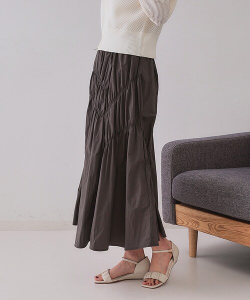 OPAQUE.CLIP（オペークドットクリップ）の「シャーリングアシメフレアスカート【洗濯機洗い可】（スカート・レディース・チャコールグレー/ベージュ・38/40/42）」の16枚目の写真