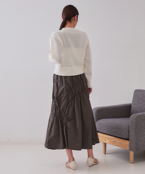 OPAQUE.CLIP（オペークドットクリップ）の「シャーリングアシメフレアスカート【洗濯機洗い可】（スカート・レディース・チャコールグレー/ベージュ・38/40/42）」の4枚目の写真