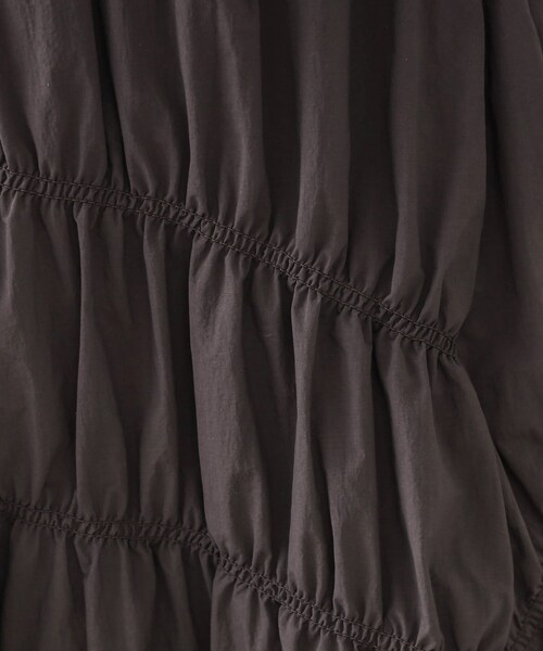 OPAQUE.CLIP（オペークドットクリップ）の「シャーリングアシメフレアスカート【洗濯機洗い可】（スカート・レディース・チャコールグレー/ベージュ・38/40/42）」の5枚目の写真