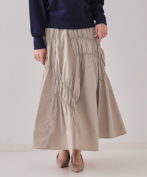 OPAQUE.CLIP（オペークドットクリップ）の「シャーリングアシメフレアスカート【洗濯機洗い可】（スカート・レディース・チャコールグレー/ベージュ・38/40/42）」の6枚目の写真