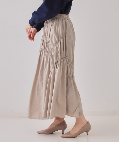 OPAQUE.CLIP（オペークドットクリップ）の「シャーリングアシメフレアスカート【洗濯機洗い可】（スカート・レディース・チャコールグレー/ベージュ・38/40/42）」の11枚目の写真