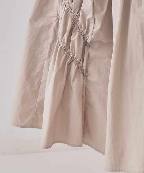 OPAQUE.CLIP（オペークドットクリップ）の「シャーリングアシメフレアスカート【洗濯機洗い可】（スカート・レディース・チャコールグレー/ベージュ・38/40/42）」の15枚目の写真