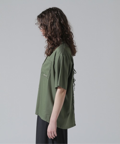 AVIREX（アヴィレックス）の「《直営店限定》BACK RIBON TENCEL SHIRTS/バックリボン テンセルシャツ（シャツ/ブラウス・レディース・オリーブ/ブラック/ホワイト/ライトブルー・F）」の22枚目の写真