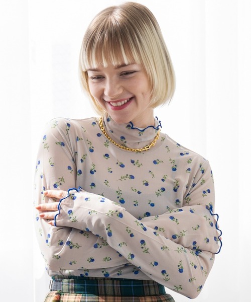 MAISON BREEZE reveur(メゾンブリーズレヴール)の「【MAISON BREEZE reveur】 high neck printed sheer tops ハイネックプリントメローシアートップス(Tシャツ/カットソー・レディース・ベージュ/ベージュ系その他2/ブラック系その他2/ブラック・FREE)」の2枚目の写真