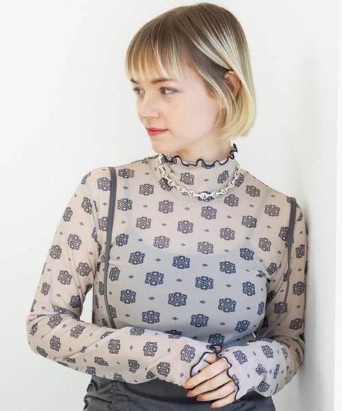 MAISON BREEZE reveur(メゾンブリーズレヴール)の「【MAISON BREEZE reveur】 high neck printed sheer tops ハイネックプリントメローシアートップス(Tシャツ/カットソー・レディース・ベージュ/ベージュ系その他2/ブラック系その他2/ブラック・FREE)」の4枚目の写真
