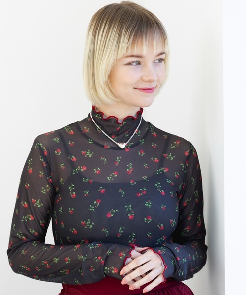 MAISON BREEZE reveur(メゾンブリーズレヴール)の「【MAISON BREEZE reveur】 high neck printed sheer tops ハイネックプリントメローシアートップス(Tシャツ/カットソー・レディース・ベージュ/ベージュ系その他2/ブラック系その他2/ブラック・FREE)」の1枚目の写真