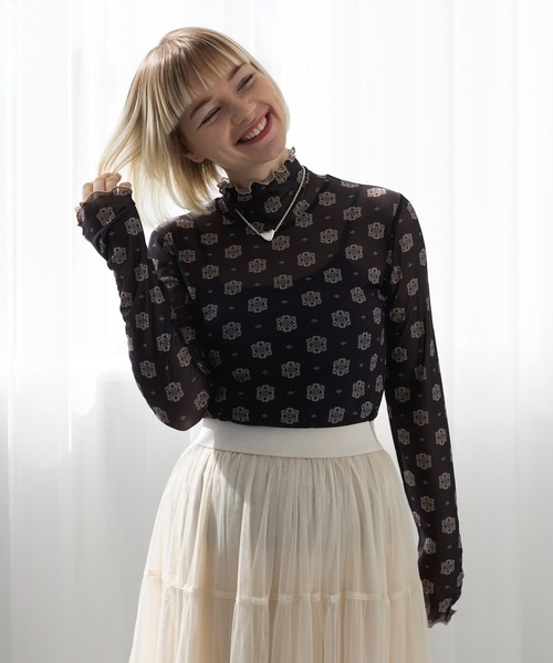 MAISON BREEZE reveur(メゾンブリーズレヴール)の「【MAISON BREEZE reveur】 high neck printed sheer tops ハイネックプリントメローシアートップス(Tシャツ/カットソー・レディース・ベージュ/ベージュ系その他2/ブラック系その他2/ブラック・FREE)」の11枚目の写真