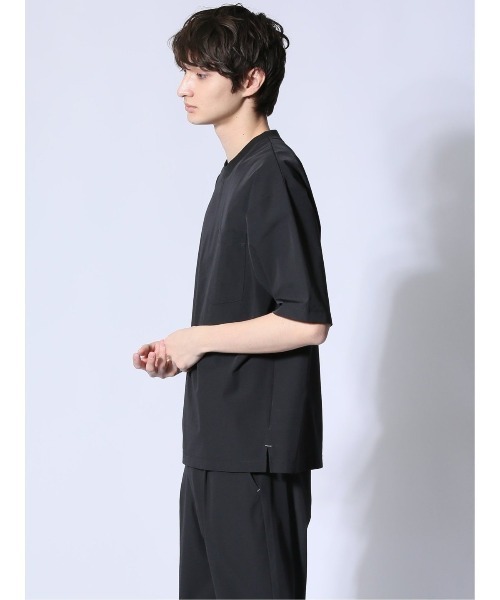 m.f.editorial(エムエフエディトリアル)の「【ストレッチ 防シワ】m.f.エディトリアル メンズ circle motion NPU クルー 半袖 Tシャツ(セットアップ可能)(Tシャツ/カットソー・メンズ・ベージュ/ブラック・X-LARGE/LARGE/MEDIUM)」の4枚目の写真