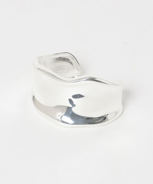 SMELLY(スメリー)の「メタルワイドバングル(バングル/リストバンド・レディース・シルバー・-)」の3枚目の写真