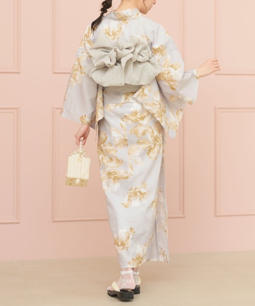 CELEN（セレン）の「【下駄付き兵児帯ゆかた5点セット】浴衣・兵児帯・腰紐2本・下駄《夏恋浴衣》（浴衣・レディース・パープル系/ピンク系1/アイボリー系/ホワイト系/グレー系1/ピンク系2/グレー系2/パープル系2・FREE）」の4枚目の写真