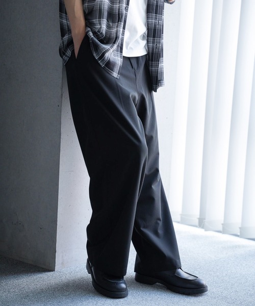 RATTLE TRAP（ラトルトラップ）の「TRストレッチタックワイドテーパードパンツ（スラックス・メンズ・ライトグレー/チャコールグレー/ブラック・S/LL/L/M）」の2枚目の写真