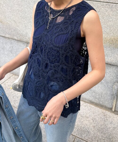 DouDou（ドゥドゥ）の「刺繍前後2WAYレースタンク（シャツ/ブラウス・レディース・ブラック/オフホワイト/キャメル/カーキ/ネイビー・FREE）」の6枚目の写真