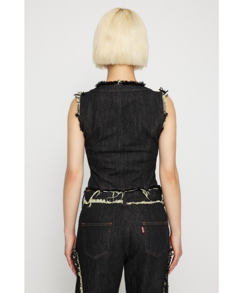 LAGUA GEM（ラグアジェム）の「FRINGE COMPACT デニムベスト（ベスト・レディース・ブラック/ブルー・SMALL/MEDIUM）」の15枚目の写真