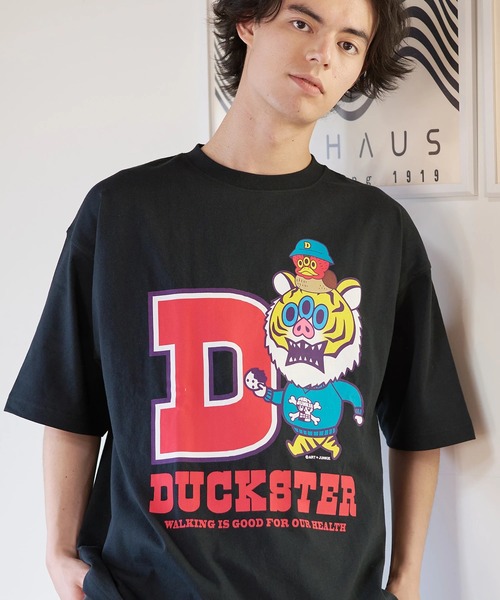 go slow caravan(ゴースローキャラバン)の「Duckster/ダックスター DS×ART JUNKIE コラボS/STEE《BUTIGER》(Tシャツ/カットソー・メンズ・ホワイト/ブラック/セージグリーン・LARGE/MEDIUM/X-LARGE)」の1枚目の写真
