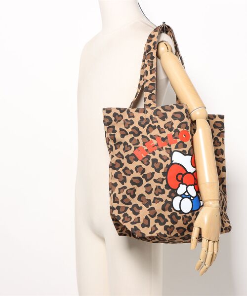 sanrio（サンリオ）の「Sanrio　キャンバストート（トートバッグ・レディース・カモフラージュ/レオパード・FREE）」の3枚目の写真