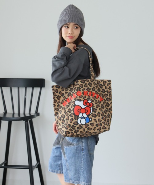 sanrio（サンリオ）の「Sanrio　キャンバストート（トートバッグ・レディース・カモフラージュ/レオパード・FREE）」の2枚目の写真