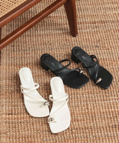 DONOBAN(ドノバン)の「メタルリングサンダル(サンダル・レディース・ホワイト/ブラック・24.5cm/23.5cm/22.5cm)」の3枚目の写真