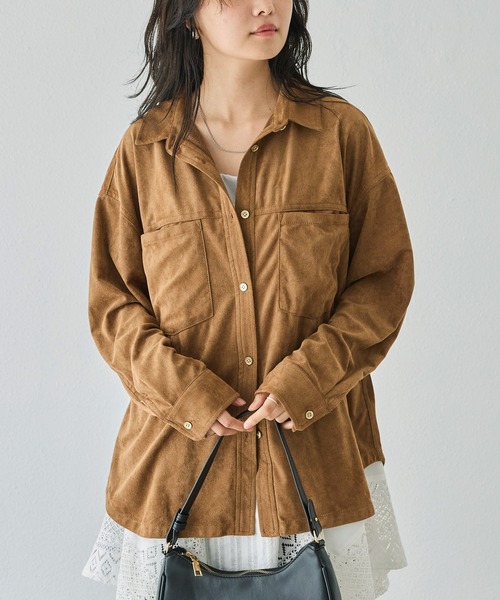 LAVEANGE(ラビアンジェ)の「スエードタッチシャツ(シャツ/ブラウス・レディース・ブラウン/キャメル・M/LL/3L/4L/5L)」の3枚目の写真