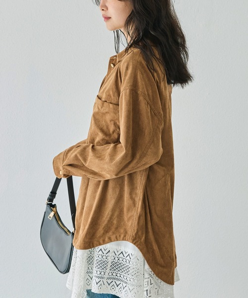 LAVEANGE(ラビアンジェ)の「スエードタッチシャツ(シャツ/ブラウス・レディース・ブラウン/キャメル・M/LL/3L/4L/5L)」の5枚目の写真