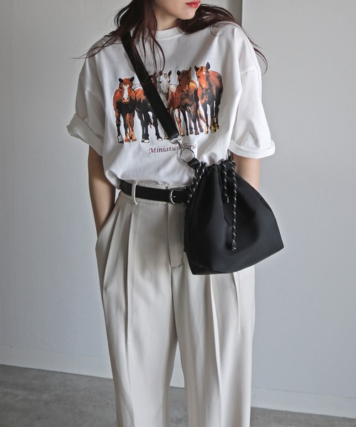 COURO(コウロ)の「ウマプリントTシャツ(Tシャツ/カットソー・レディース・チャコールグレー/ブラック/ホワイト/オートミール・L/XL/M)」の16枚目の写真