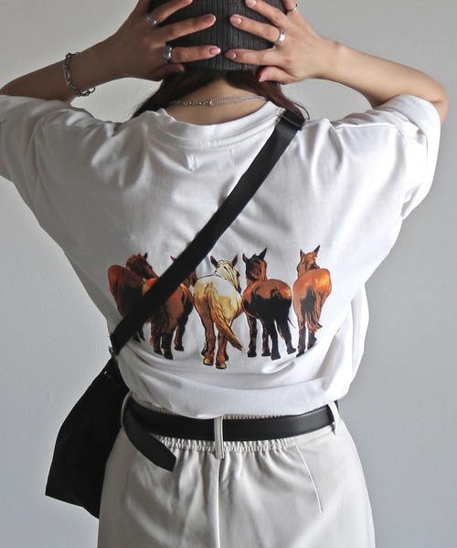 COURO(コウロ)の「ウマプリントTシャツ(Tシャツ/カットソー・レディース・チャコールグレー/ブラック/ホワイト/オートミール・L/XL/M)」の15枚目の写真