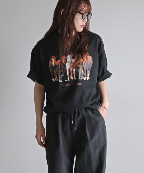 COURO(コウロ)の「ウマプリントTシャツ(Tシャツ/カットソー・レディース・チャコールグレー/ブラック/ホワイト/オートミール・L/XL/M)」の8枚目の写真