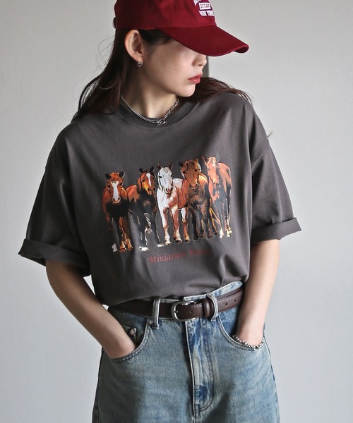 COURO(コウロ)の「ウマプリントTシャツ(Tシャツ/カットソー・レディース・チャコールグレー/ブラック/ホワイト/オートミール・L/XL/M)」の12枚目の写真