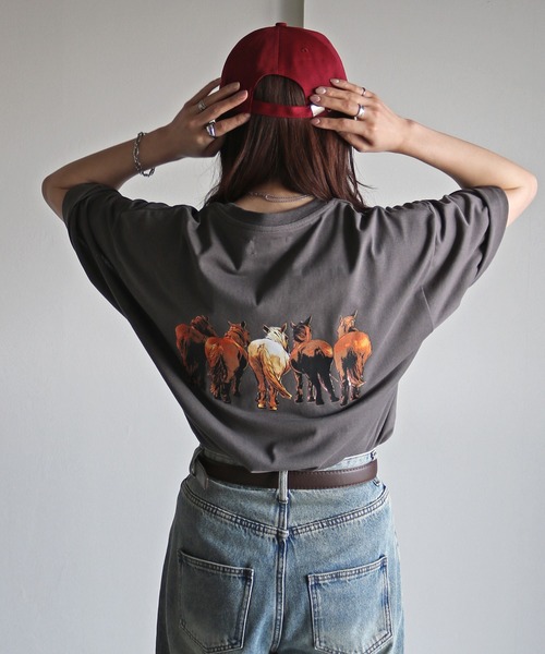 COURO(コウロ)の「ウマプリントTシャツ(Tシャツ/カットソー・レディース・チャコールグレー/ブラック/ホワイト/オートミール・L/XL/M)」の10枚目の写真