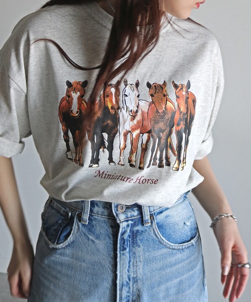 COURO(コウロ)の「ウマプリントTシャツ(Tシャツ/カットソー・レディース・チャコールグレー/ブラック/ホワイト/オートミール・L/XL/M)」の9枚目の写真