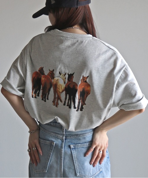 COURO(コウロ)の「ウマプリントTシャツ(Tシャツ/カットソー・レディース・チャコールグレー/ブラック/ホワイト/オートミール・L/XL/M)」の7枚目の写真