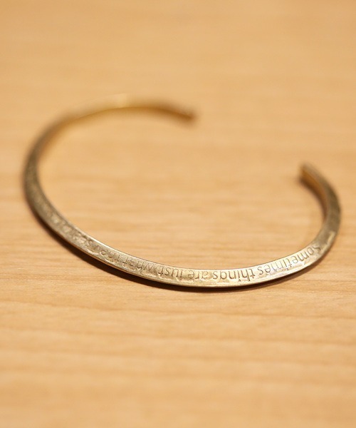 FACTOTUM（ファクトタム）の「【FACTOTUM】トライアングルブラスバングル（バングル/リストバンド・メンズ・シルバー系/ゴールド系・FREE）」の2枚目の写真
