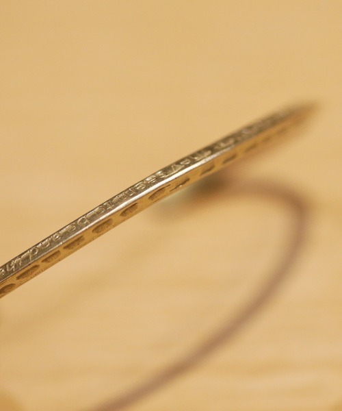 FACTOTUM（ファクトタム）の「【FACTOTUM】トライアングルブラスバングル（バングル/リストバンド・メンズ・シルバー系/ゴールド系・FREE）」の5枚目の写真