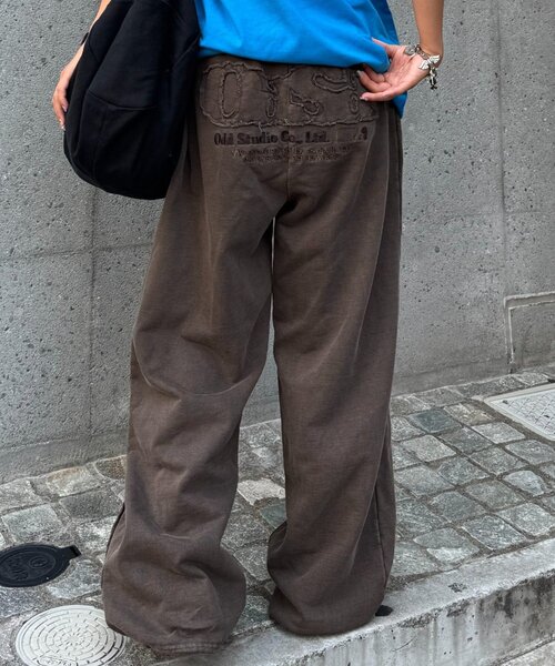 ODD STUDIO（オッドスタジオ）の「【OddStudio】ピグメントバックダメージロゴスウェットパンツ（スウェットパンツ・レディース・ピンク/ブラウン/ブラック・MEDIUM/LARGE）」の2枚目の写真