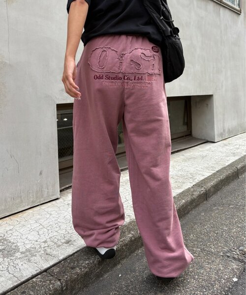 ODD STUDIO（オッドスタジオ）の「【OddStudio】ピグメントバックダメージロゴスウェットパンツ（スウェットパンツ・レディース・ピンク/ブラウン/ブラック・MEDIUM/LARGE）」の3枚目の写真