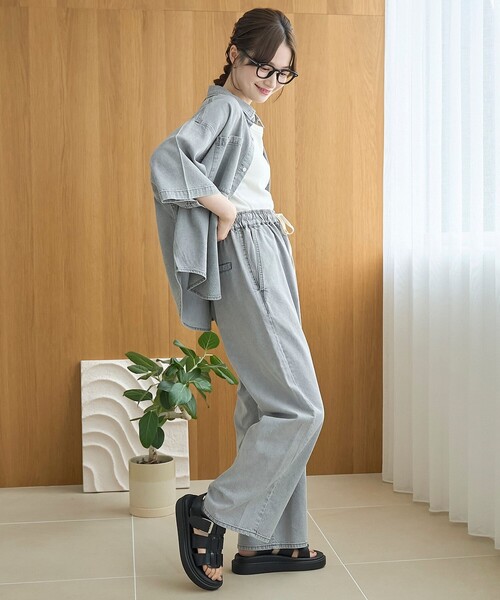 coen(コーエン)の「【新色登場/WEB限定カラーあり】コットンレーヨンデニムワイドパンツ(Youtube紹介アイテム)(デニムパンツ・レディース・コバルトブルー/ネイビー/ライトグレー/ベージュ/ロイヤルブルー/ダークグレー・M/L)」の8枚目の写真