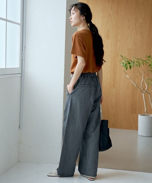 coen(コーエン)の「【新色登場/WEB限定カラーあり】コットンレーヨンデニムワイドパンツ(Youtube紹介アイテム)(デニムパンツ・レディース・コバルトブルー/ネイビー/ライトグレー/ベージュ/ロイヤルブルー/ダークグレー・M/L)」の15枚目の写真