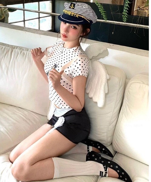 DIAVEL(ディアベル)の「期間限定SALE価格中/Dot Anime Cropped Tee/静かな存在感をまとうY2Kガール(Tシャツ/カットソー・レディース・ホワイト・M)」の21枚目の写真